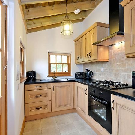 Entire Unique Tiny House - Moss Cabin Banff Esterno foto