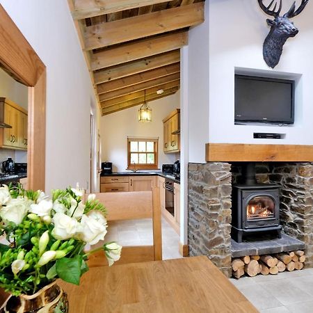Entire Unique Tiny House - Moss Cabin Banff Esterno foto