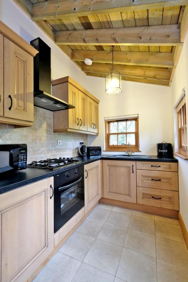 Entire Unique Tiny House - Moss Cabin Banff Esterno foto