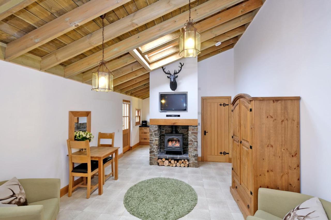 Entire Unique Tiny House - Moss Cabin Banff Esterno foto